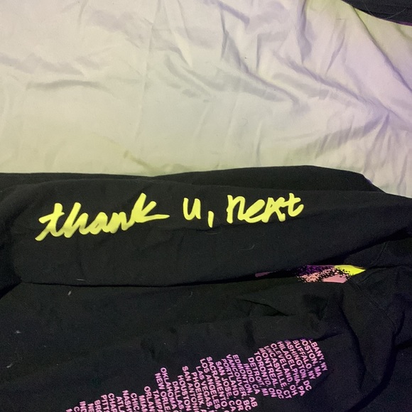 Thank you next Ariana grande tours H&M shirt - Picture 3 of 4